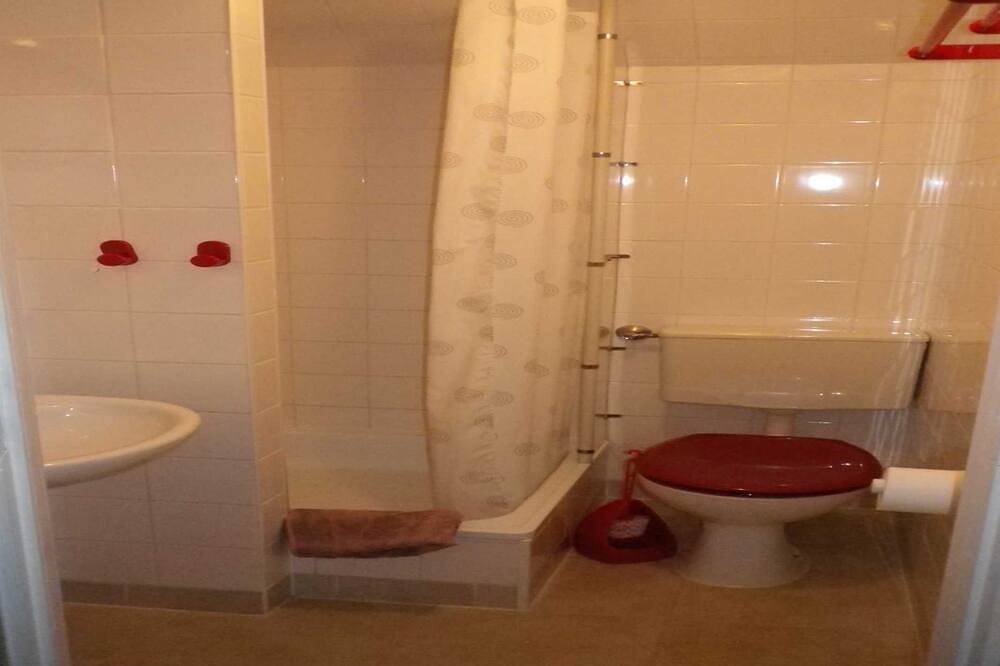 Ganze Wohnung, Ferienwohnung Ganz 1 in Vipperow, Müritz