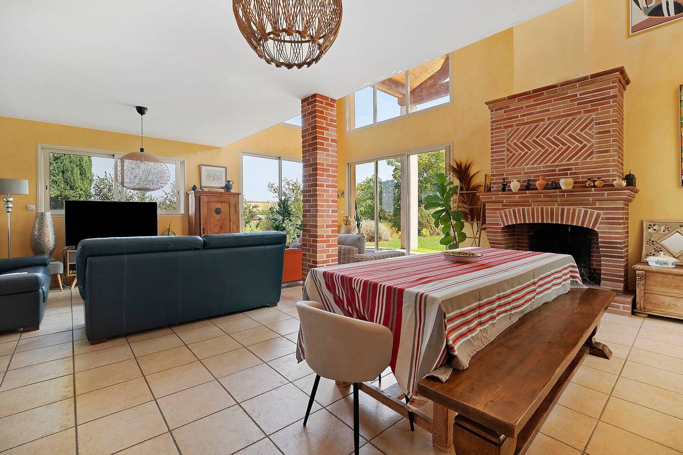 House with Private Pool, Terraces, Wi-Fi, and View in Sainte-Camelle in Sainte-Camelle, Carcassonne region