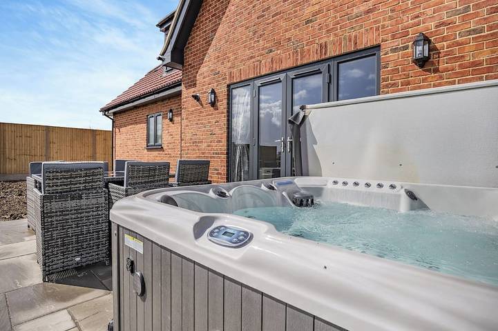 Cottage for 8 people, with hot tub and garden in Lincolnshire
