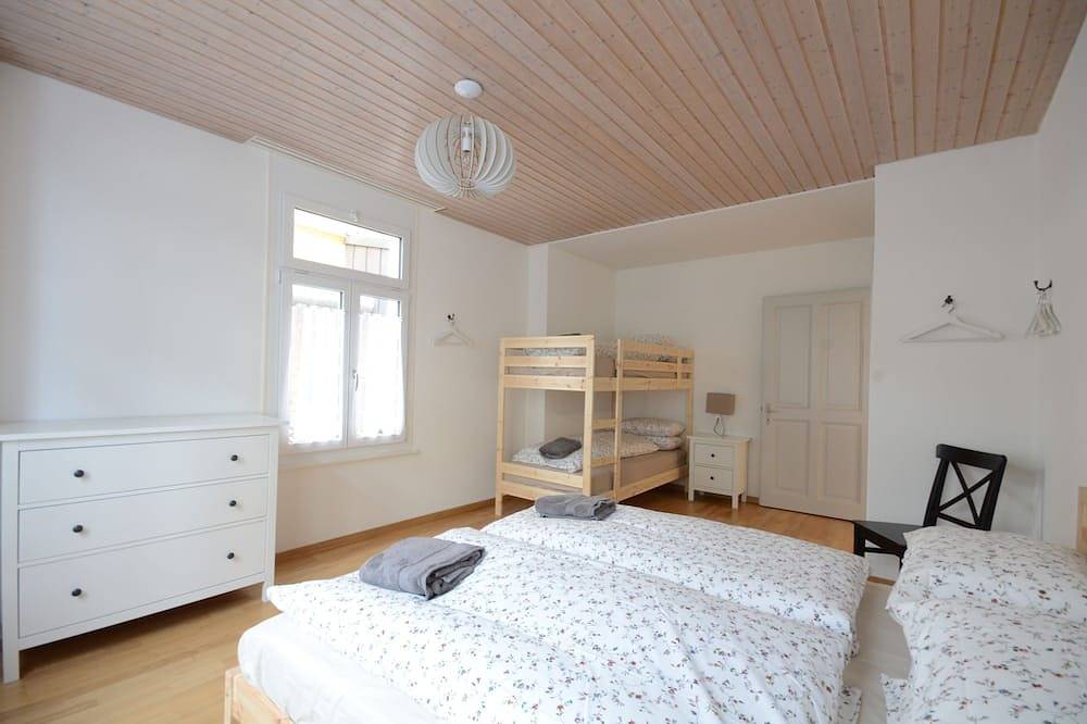 Ganze Wohnung, Stilvolle Wohnung im Erdgeschoss, 3 Gehminuten vom Bahnhof Interlaken West entfernt. in Interlaken, Thunersee