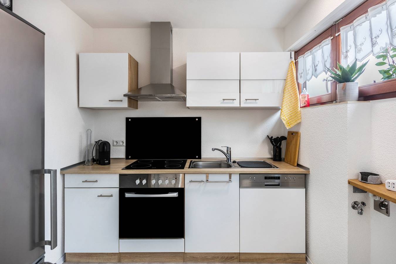 Ganze Wohnung, Ferienwohnung Schwarzwaldblick" mit Bergblick, privater Terrasse und Garten in Weil am Rhein, Südschwarzwald