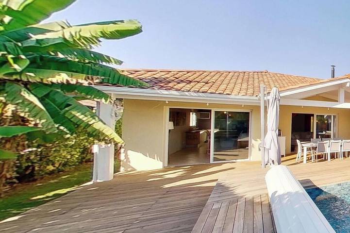 Location de vacances pour 8 personnes, avec terrasse et jardin à Saubion