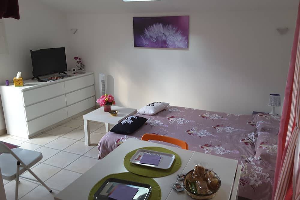 Entire apartment, Calm Studio In A Green Setting in Montauban, Tarn-et-Garonne