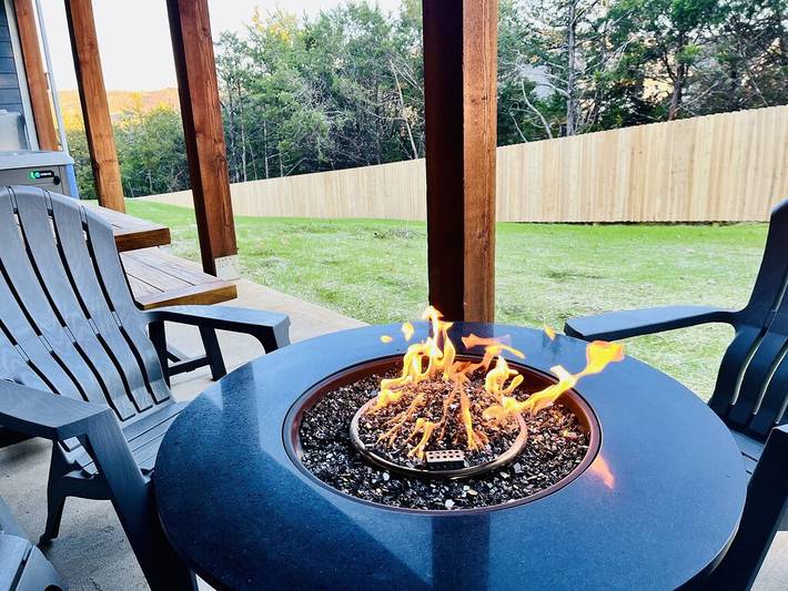 Vacation house for 20 people, with pool and hot tub as well as yard in Table Rock Lake