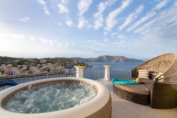 Location de vacances pour 5 personnes, avec vue sur l’océan et balcon dans Symi