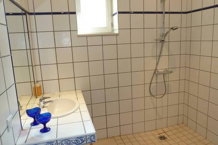 Gîte pour 5 personnes, avec jardin et piscine à Saint-Haon-le-Vieux - 4