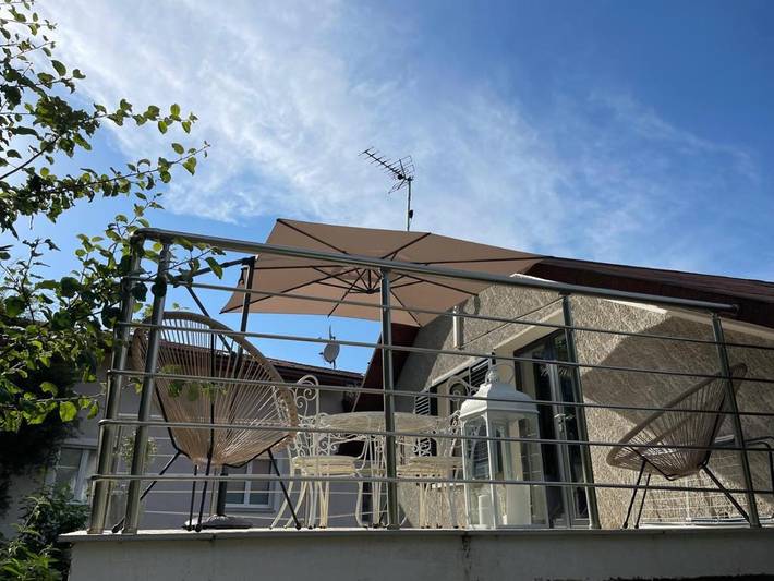 Location de vacances pour 4 personnes, avec jardin ainsi que vue et terrasse à Ville-la-Grand - 4