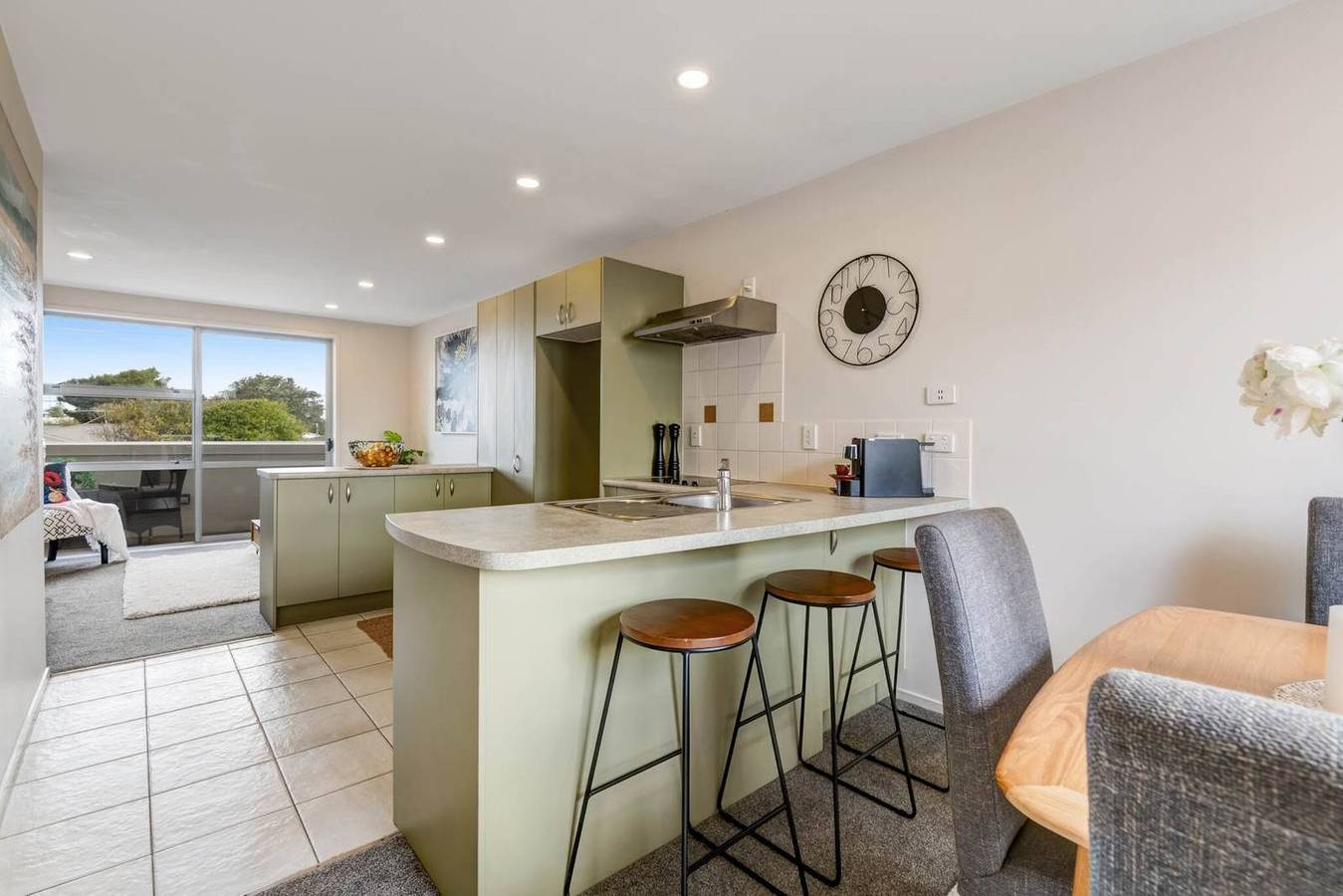 Entire apartment, Right Opposite the Beach! in Auckland Council