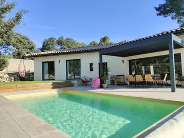 Cottage pour 8 personnes, avec piscine et jardin à Cournonsec