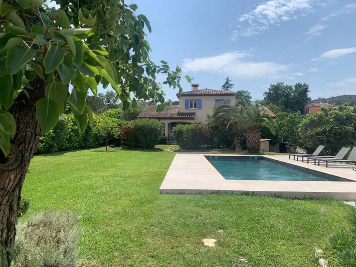 Appartement de vacances pour 4 personnes, avec piscine et jardin