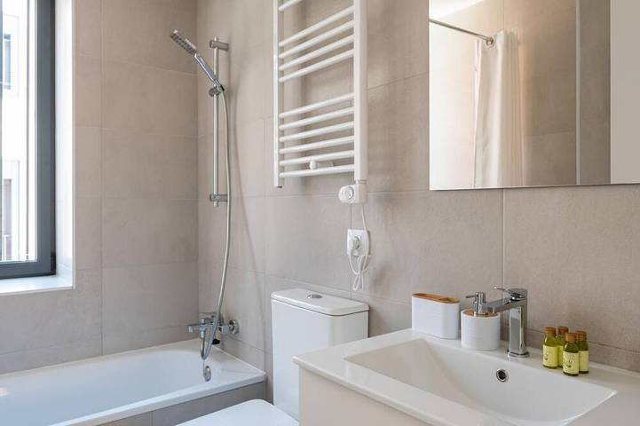 Ganze Wohnung, Cuatro Caminos - 2 Bedrooms in Tetuán, Madrid