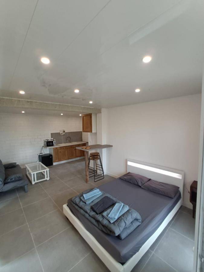 Gîte pour 3 personnes, avec jardin et vue, animaux acceptés dans L'Hôpital-du-Grosbois