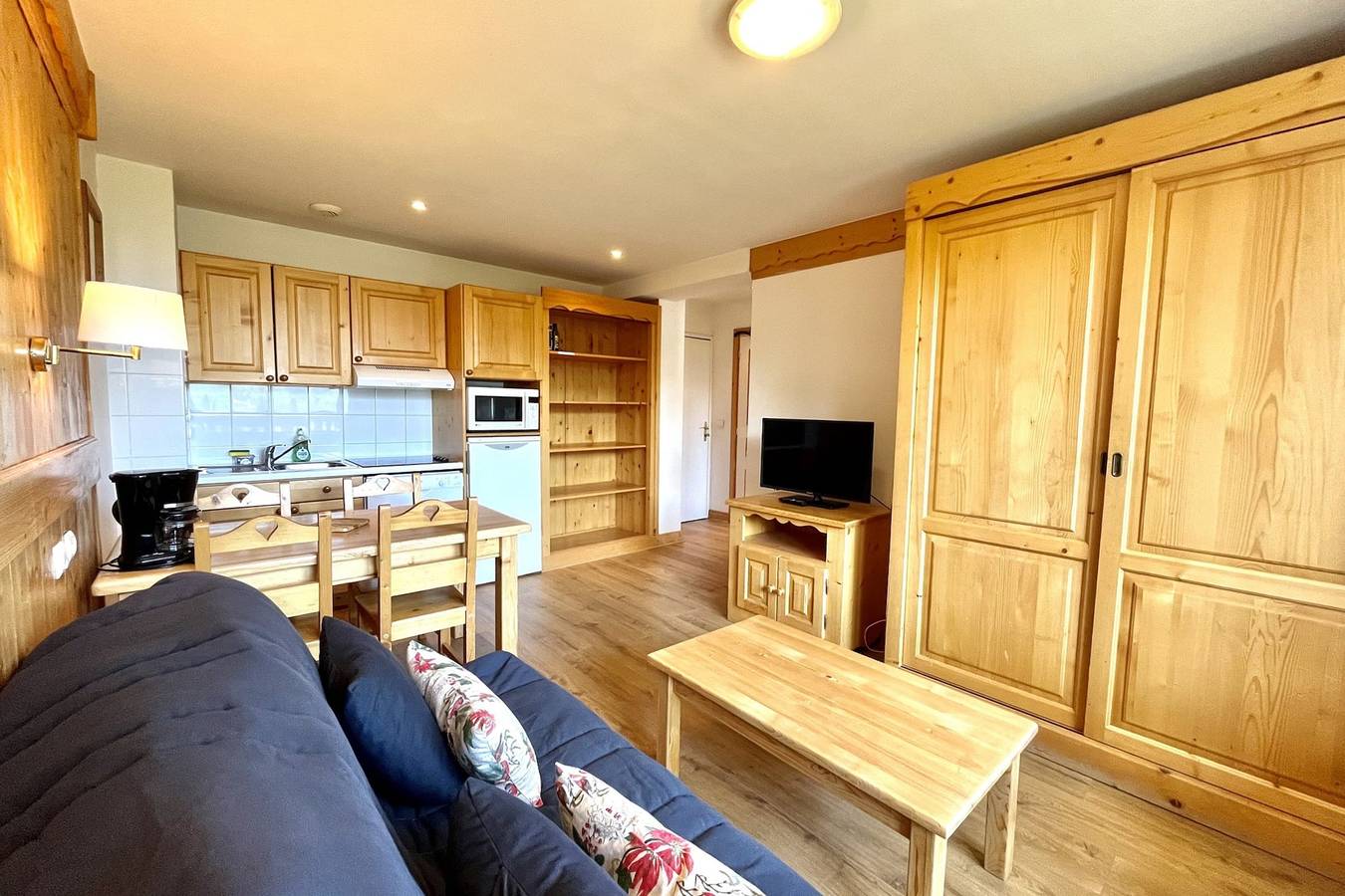Ganze Wohnung, Cosy Chalet with Terrace in Combloux, Pays du Mont-Blanc