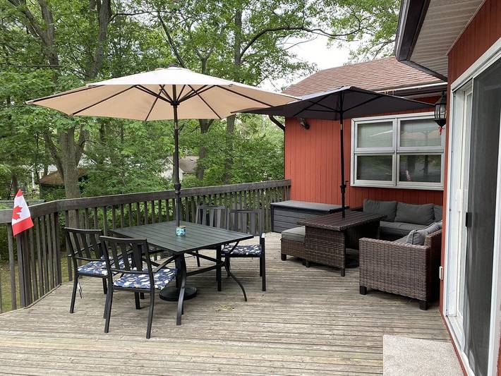 Vacation rental for 12 people, with balcony and yard in Lake Huron ON