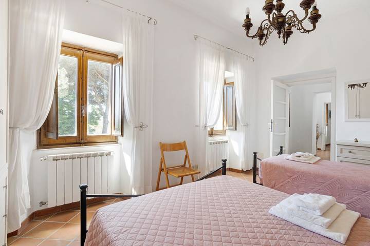 Vacation rental for 4 people, with yard in Liguria