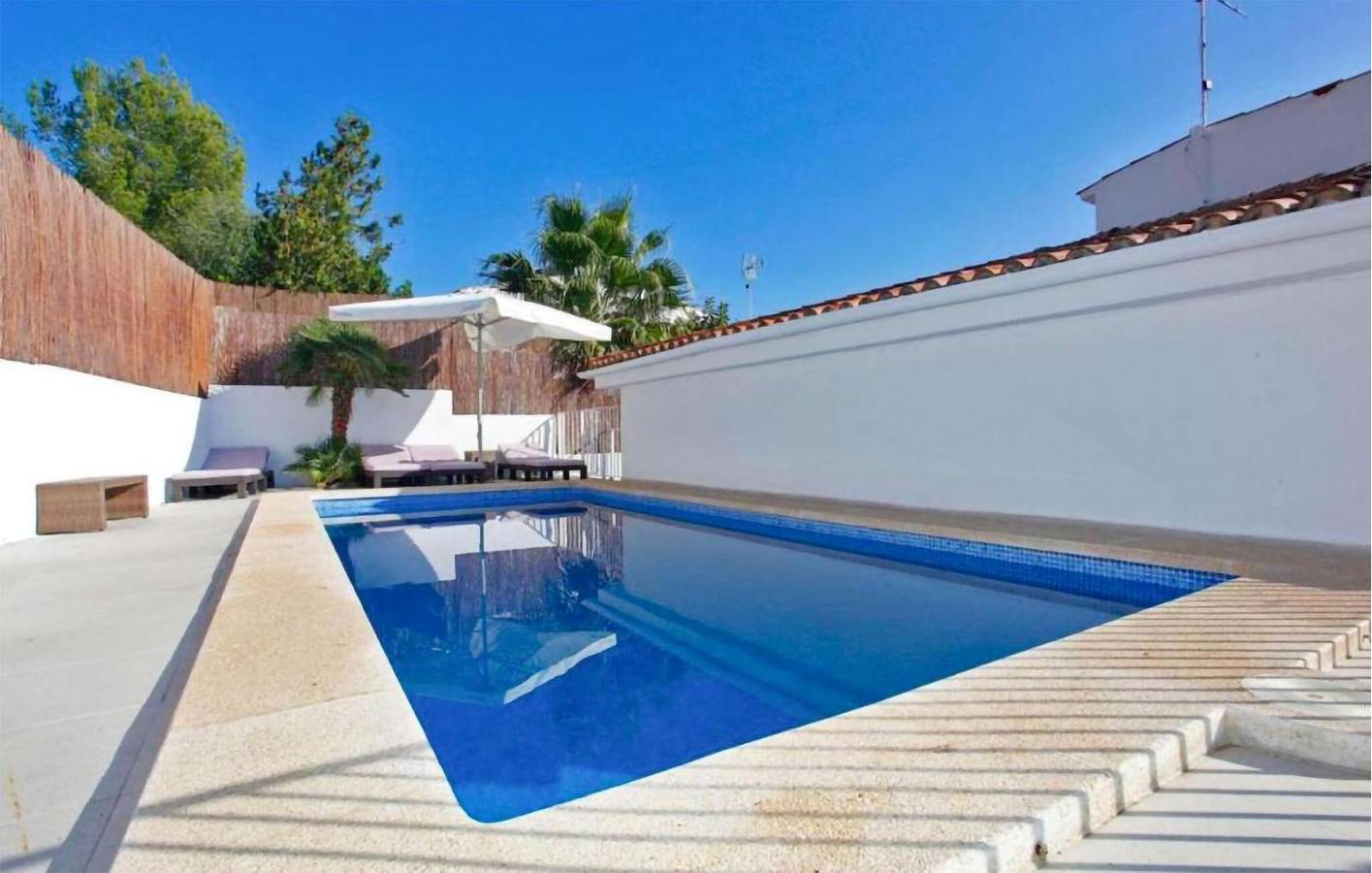 Apartment mit Meerblick, Pool und Terrasse, 400m zum Strand in Alcanada, Alcúdia