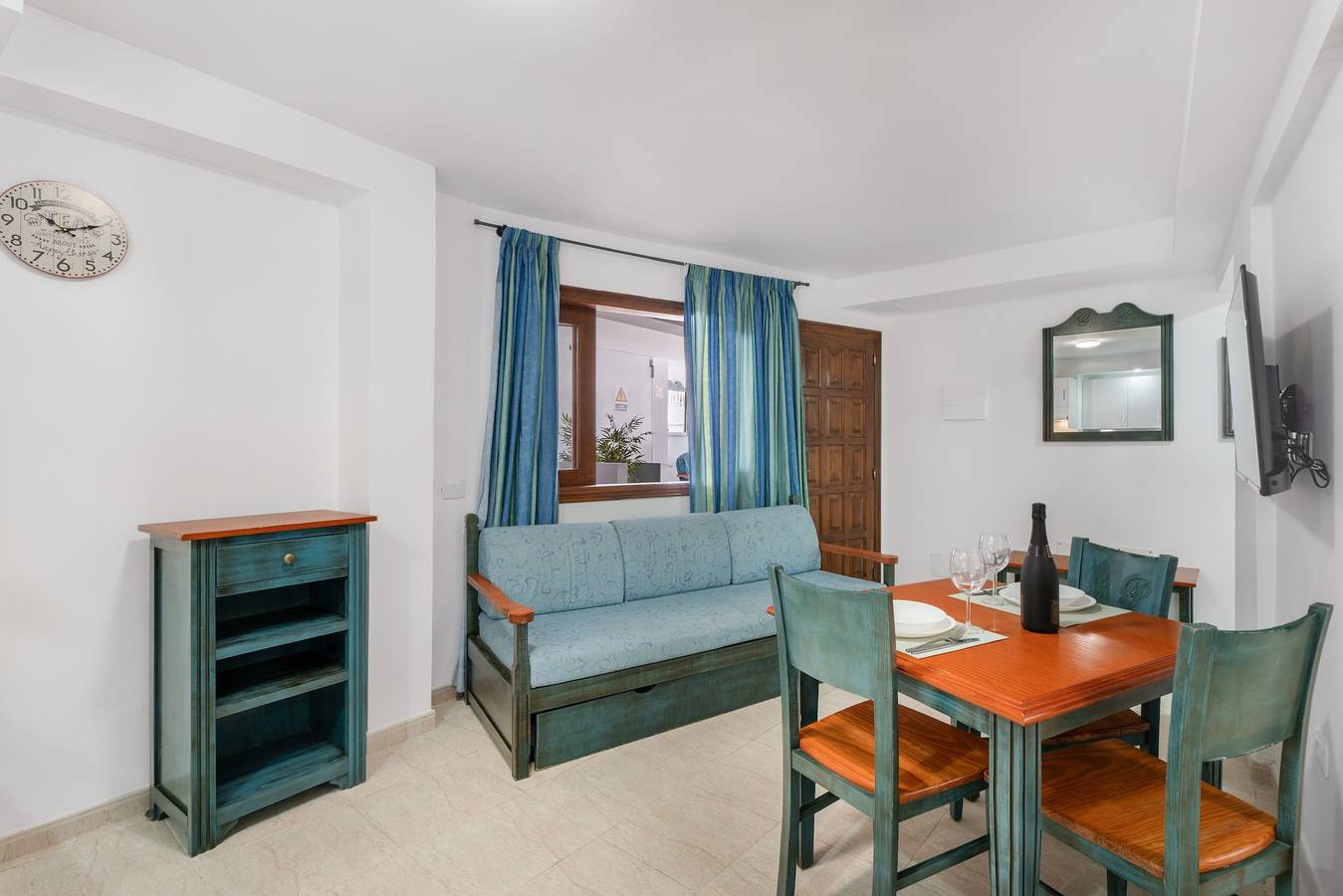 Geheel appartement, Vakantie 'Las Flores 1D' met gedeeld zwembad en Wi-Fi in San Eugenio Alto, Adeje