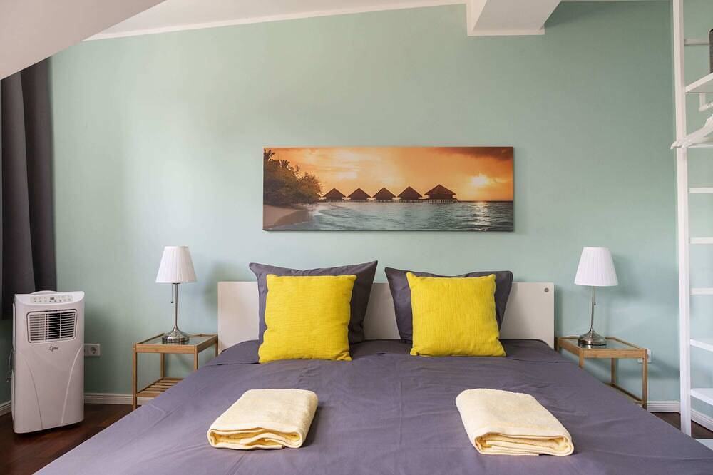 Entire apartment, Rosenthaler Calling - Rooftop Apartment in Mitte Berlin, Berlin