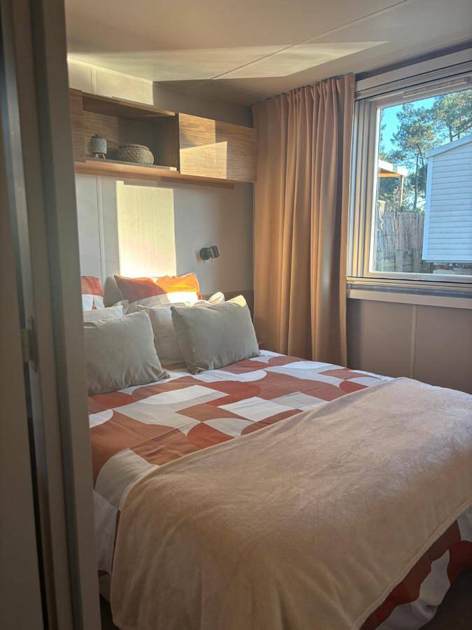 Camping pour 4 personnes, avec piscine et jacuzzi ainsi que jardin et bassin pour enfant, adapté aux familles dans Claouey - 4