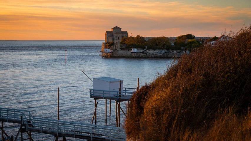 Location de vacances pour 2 personnes, avec piscine ainsi que jacuzzi et jardin à Semussac - 3