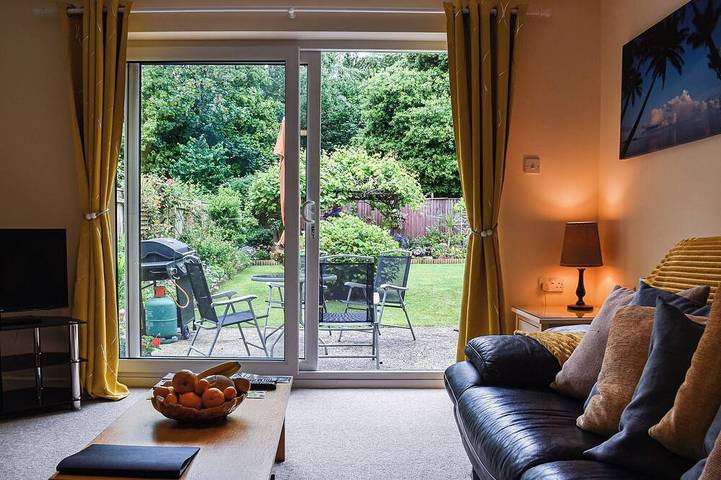 Cottage for 5 people, with garden in Barton on Sea