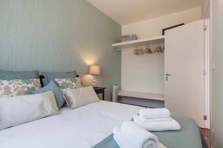 Ganze Wohnung, Lovely Flat. Perfect for 2. Completely restored. Great location. in Lissabon, Costa de Lisboa
