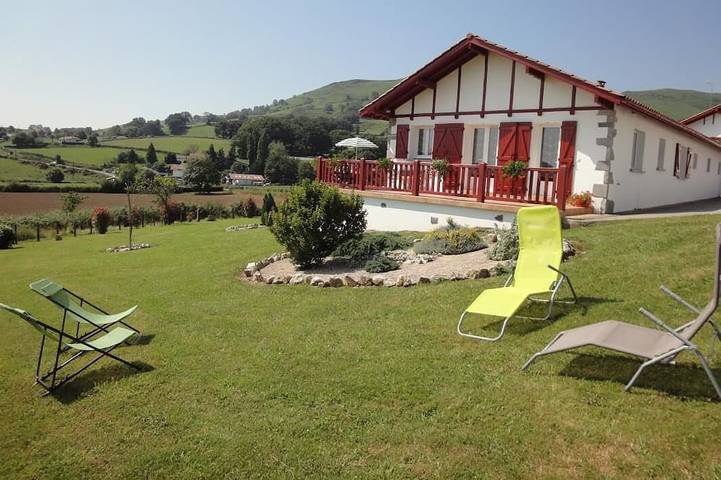 Gîte pour 4 personnes, avec jardin à Hélette