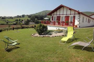 Gîte pour 4 personnes, avec jardin à Hélette