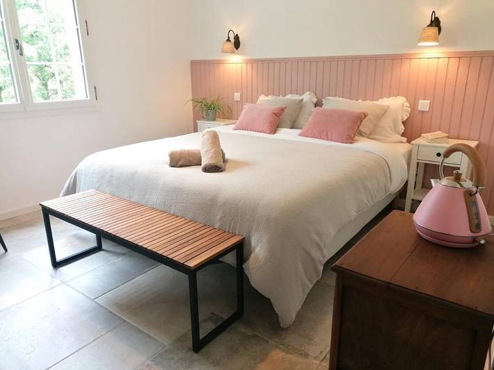 Location de vacances pour 2 personnes, avec piscine ainsi que vue et jardin à Cancon - 2