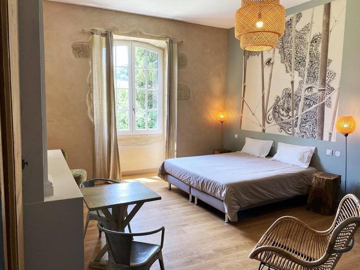 Location de vacances pour 2 personnes, avec Terrasse et Jardin ainsi que Piscine et Vue à Saint-Jean-le-Comtal