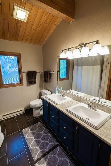 Vacation House for 13 Guests in Fraser, Rocky Mountain National Park, Picture 4