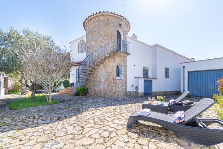 Villa pour 7 personnes, avec terrasse, animaux acceptés à Empuriabrava