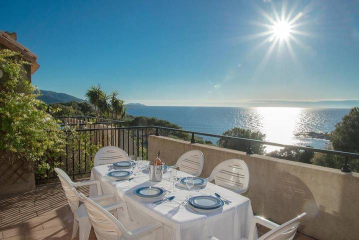 Villa pour 8 personnes, avec jardin et vue, adapté aux familles à Corbara