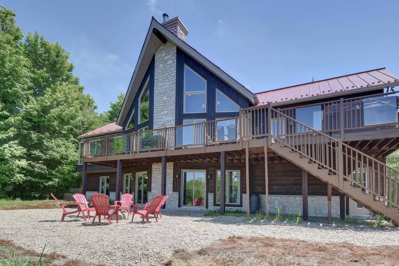 Live like the King of the Hill Citq  296180 in Lac-Supérieur, Quebec