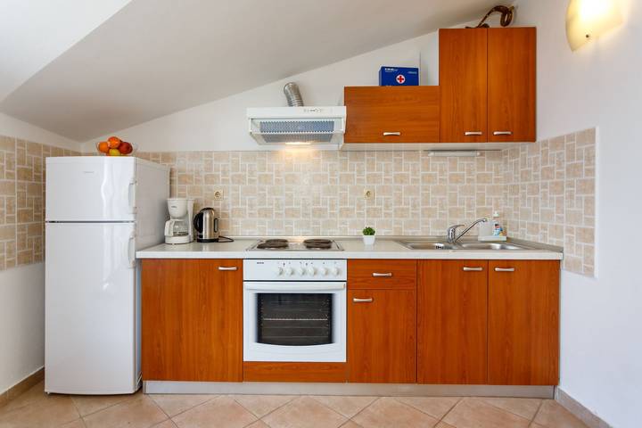 Ferienwohnung für 6 Personen, mit Balkon in Njivice - 2