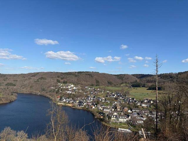 Ferienwohnung für 4 Personen, mit Balkon und Terrasse sowie Garten in Einruhr