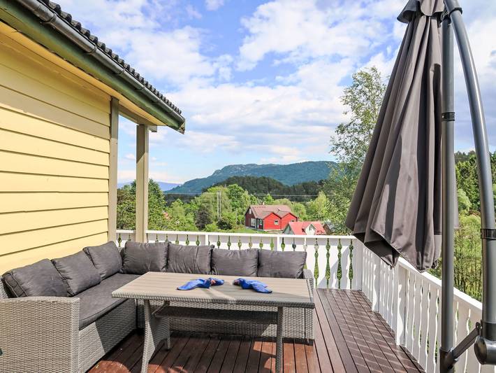 Gule huset in Tysnes