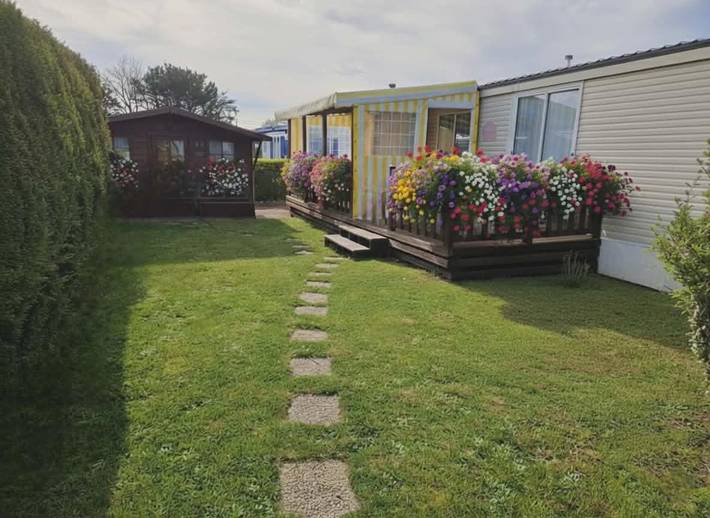 Camping pour 4 personnes, avec Terrasse ainsi que Jardin et Vue