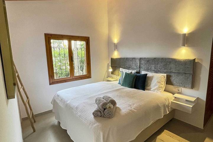 Villa \"Tre Pini\" in 1st sea line with fantastic sea views and close to the beach in Cala Pi, Llucmajor