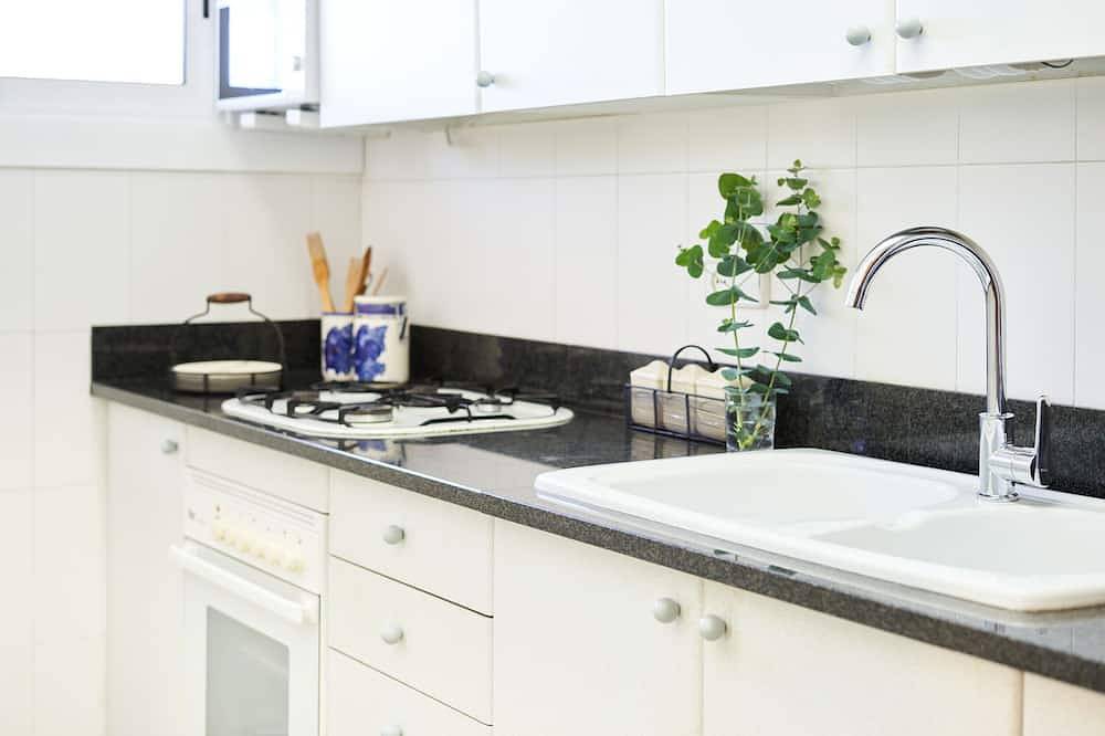 Entire apartment, Elegant apt. p/4 pax 1 min from the beach with Wi-Fi in Arenys de Mar, Costa del Maresme