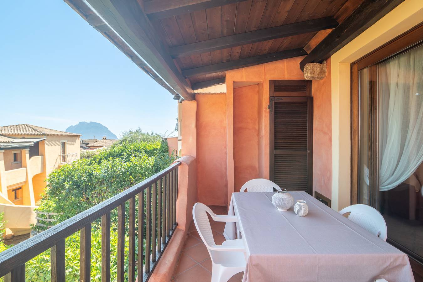 Entire apartment, Apartment 'Tavolara Porto San Paolo E2' with Sea View, Shared Pool and Air Conditioning in Porto San Paolo, Loiri Porto San Paolo