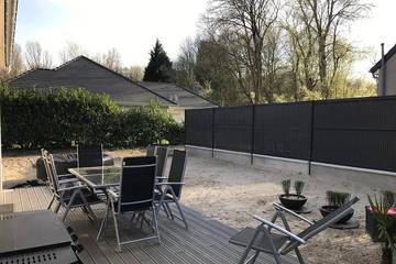 Gîte pour 8 personnes, avec jacuzzi ainsi que terrasse et jardin dans Parc Bagatelle