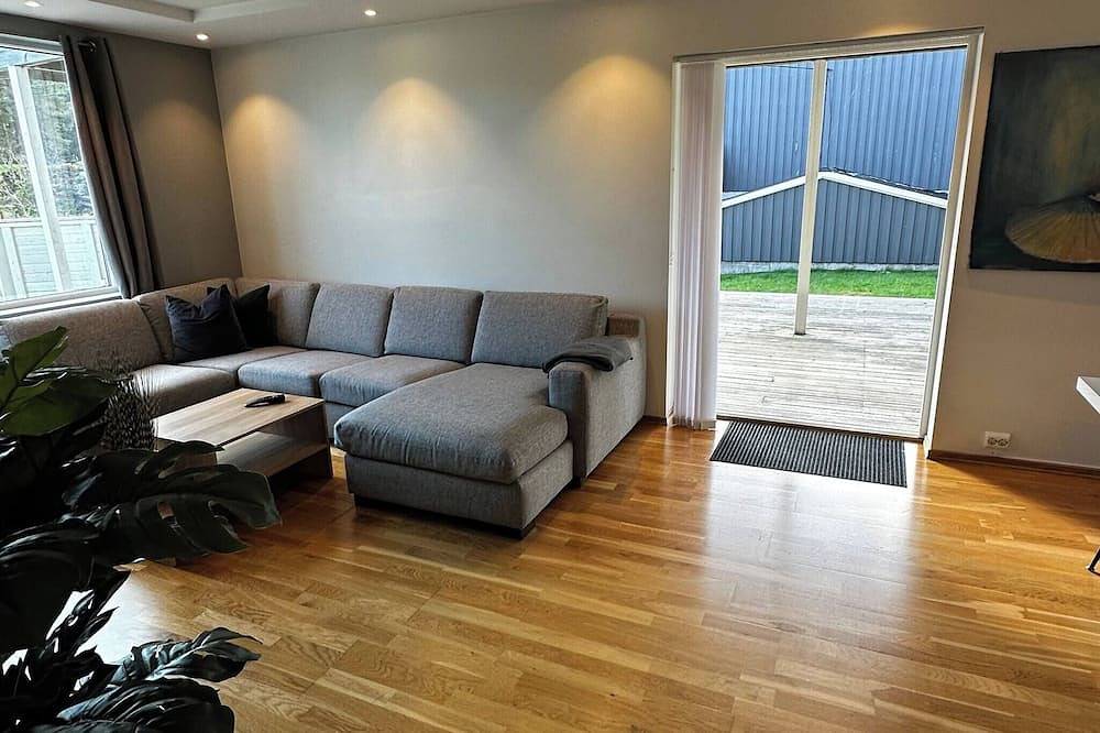 Hel lejlighed, Bright Apartment with Patio and Garden in Kristiansand