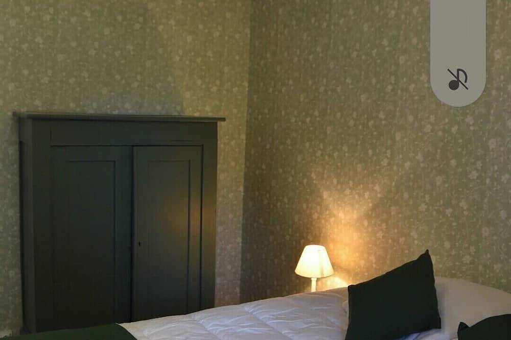 Clos Peyredoulle: 4-star hotel with a pool, billiards, and grounds in Blaye, Blaye und Umgebung
