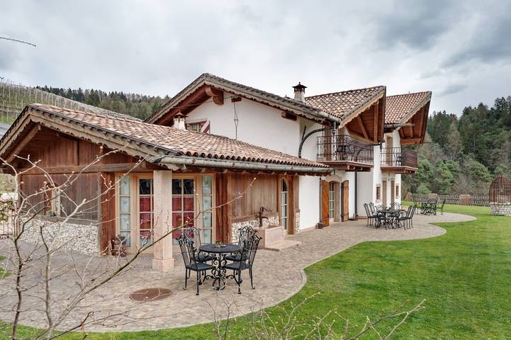 Apartamento entero, Apartamento 'Royal Gala' con vistas a la montaña, jardín compartido y Wi-Fi in Coredo, Predaia