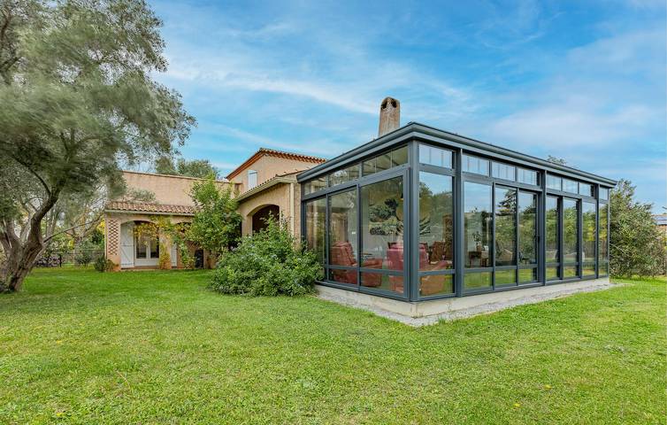 Geräumige Wohnung mit Pool und Parkplatz, 1,5 km von Montady entfernt in Montady, Mittelmeerküste (Frankreich)
