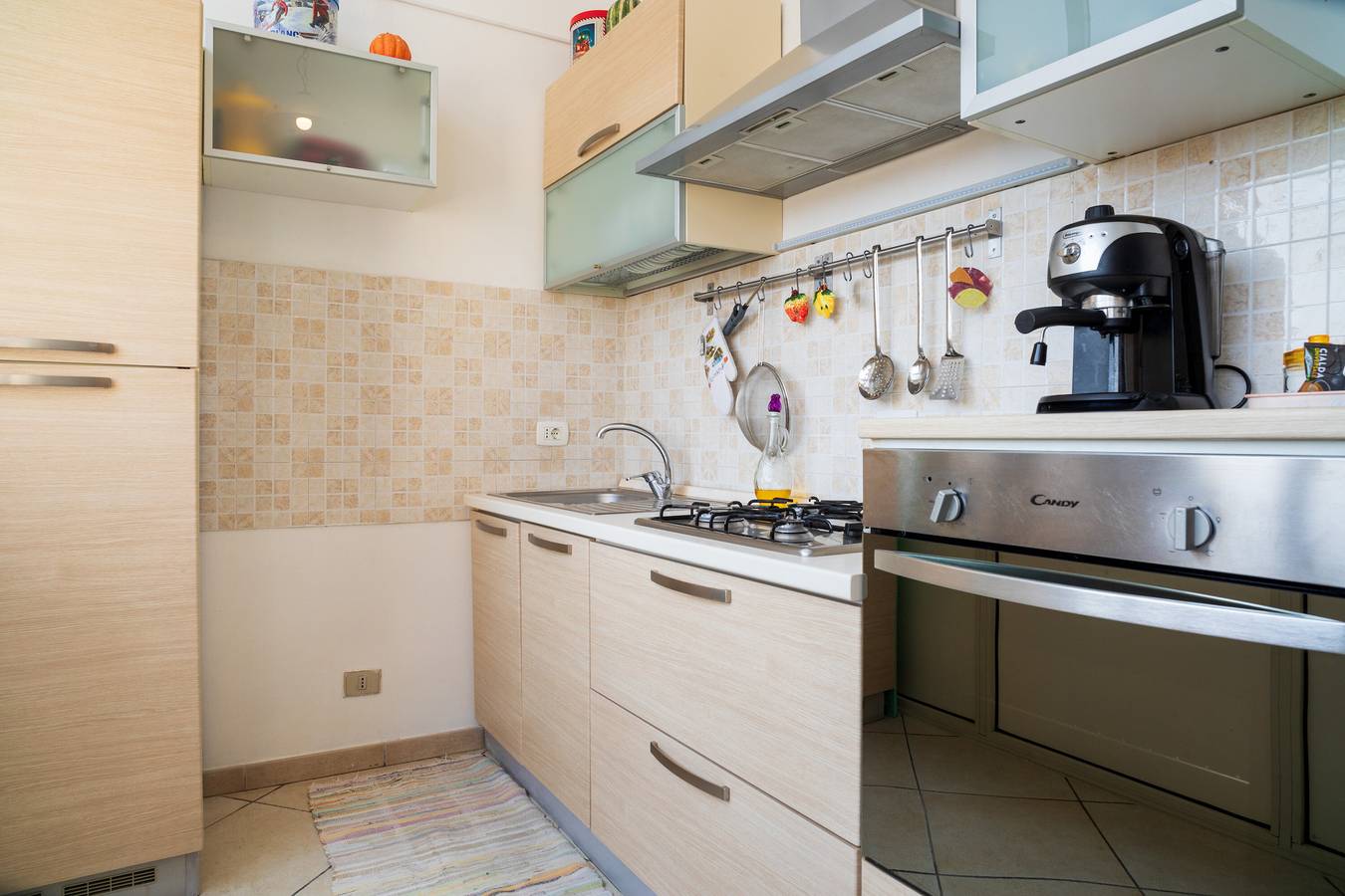 Appartement entier, Appartement de vacances "Casa Cairoli" avec balcon et climatisation in Catane, Province de Catania