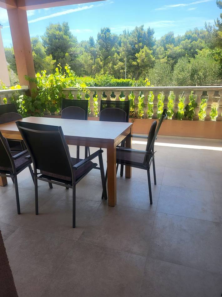 Ferienwohnung für 8 Personen, mit Balkon/Terrasse in Pirovac