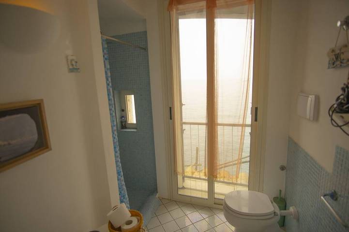 Romantische Villa für 2 Personen, mit Blick auf das Meer, in einer natürlichen Klippe. in Furore, Sorrento Coast