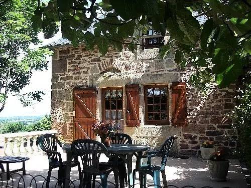 Gîte pour 4 personnes, avec terrasse à Lanteuil